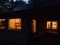 Haus_Abend_Hinten_PA050072